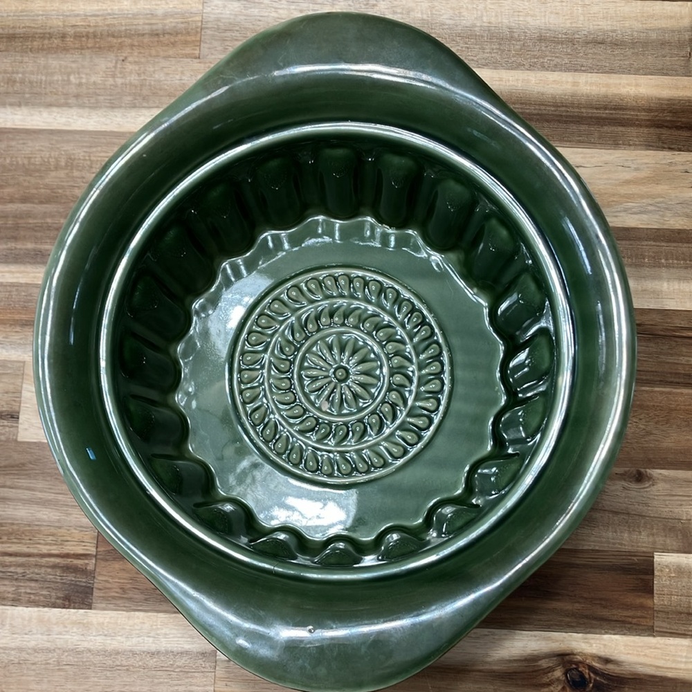 Savinio Stoneware - Green and Brown Casserole Crock with Lid - Picture 2 of 11